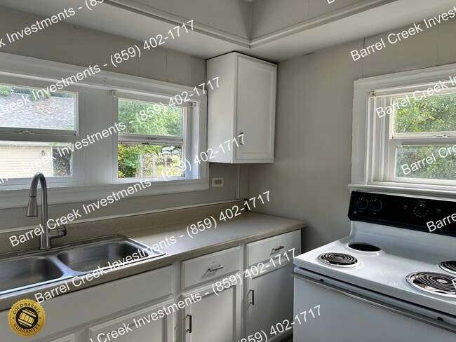 Building Photo - 2-Bedroom, 1-Bath Home with Garage!