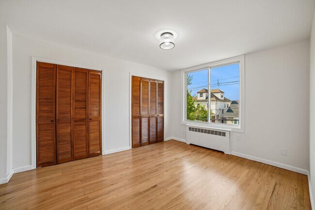 Building Photo - 416 74th St
