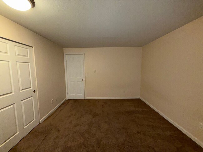 Building Photo - 2 Bed 1 Bath Kirkland