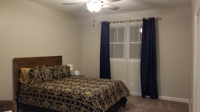 Building Photo - 13 Bigby St