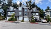 Building Photo - Spacious 2 Bed 2.5 Bath Lakemont Townhome with Greenbelt Views.