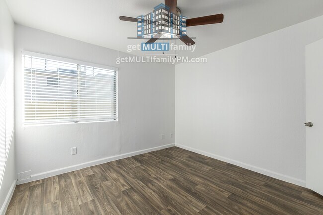 Building Photo - 1923 E Hayden Ln