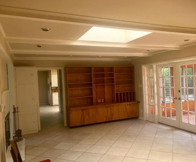 Building Photo - 3490 Crestwood Dr