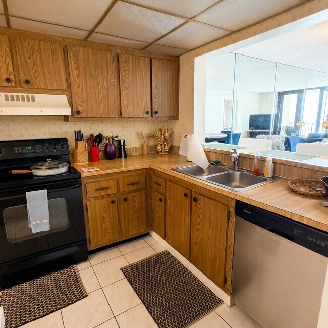 Building Photo - 4250 N Hwy A1A