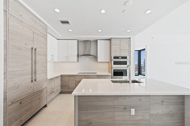 Building Photo - 301 1st St S