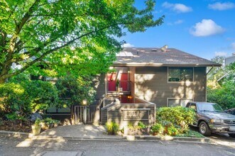 Building Photo - 2 bedroom in Seattle WA 98109