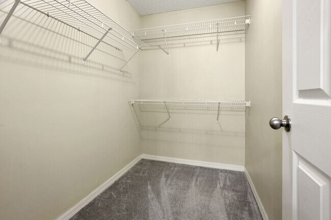 Building Photo - 5700 Bentgrass Dr