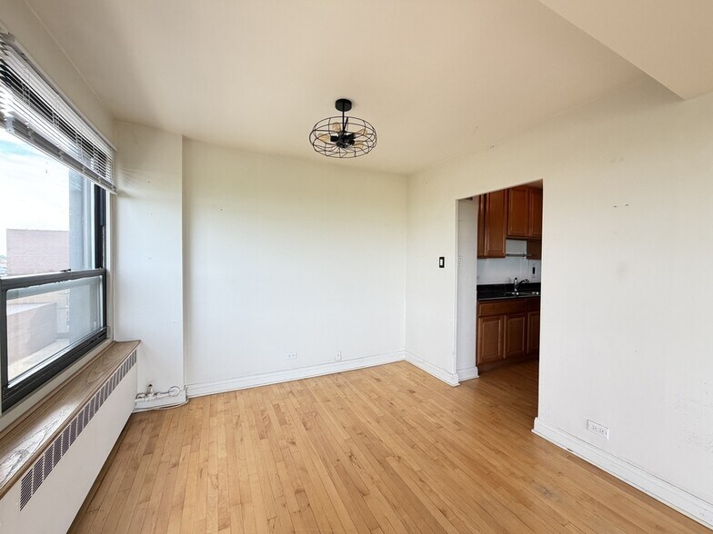 Building Photo - 4180 N Marine Dr