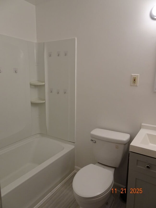 Building Photo - Single Home in Holiday Park for Rent