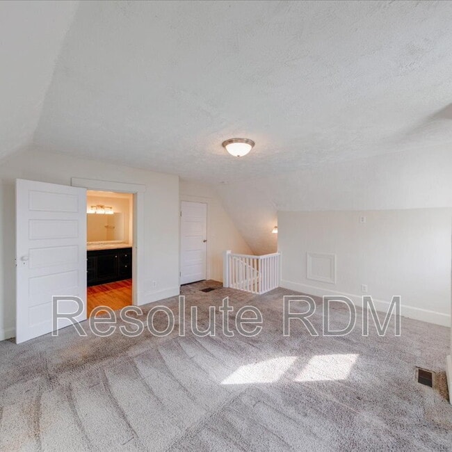 Building Photo - 1154 Villa Ave