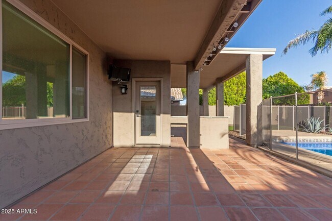 Building Photo - 3 bed, 2.5 bath Scottsdale home with POOL