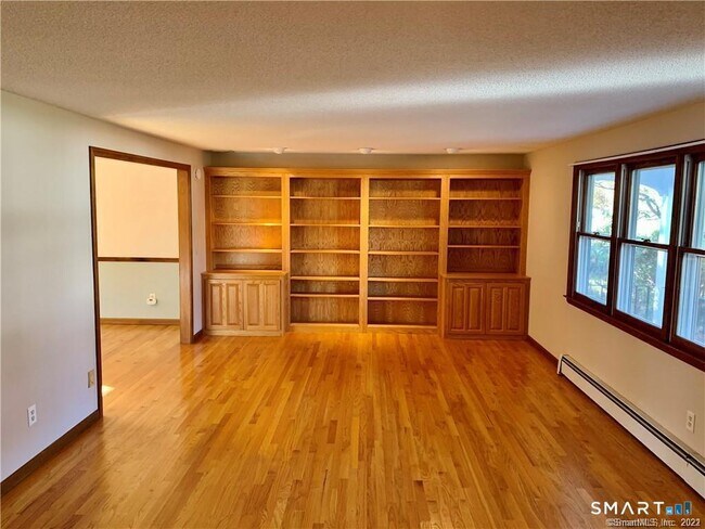 Building Photo - 121 Rockledge Dr