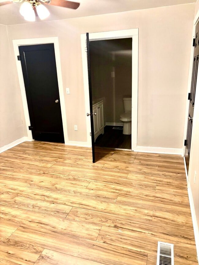 Building Photo - 631 Warner--Move In Ready!