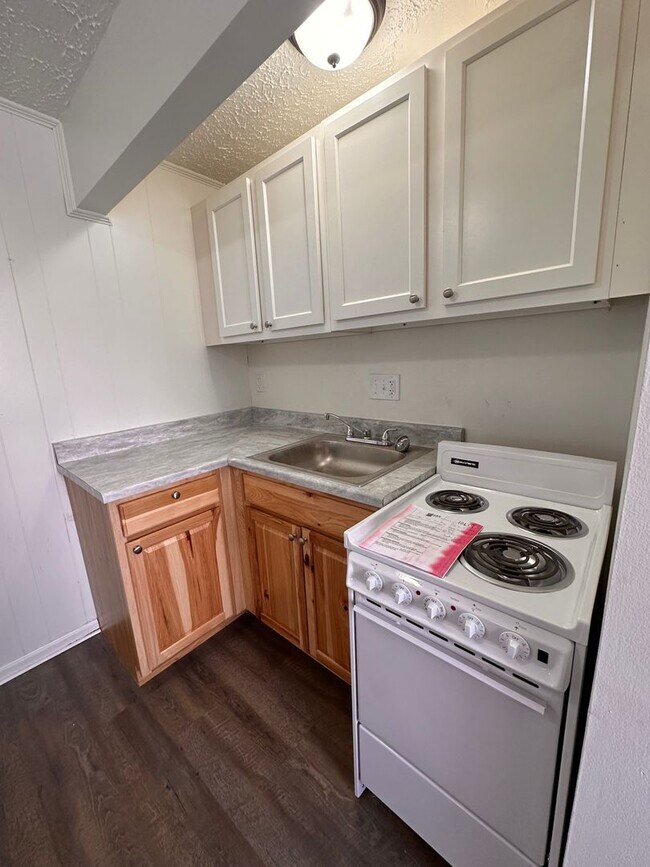 Building Photo - AVAILABLE NOW: 1 Bedroom 1 Bathroom apartment in Downtown Beaver!