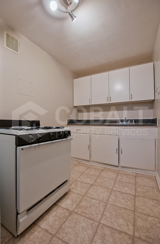 Building Photo - 1338 McLendon Ave NE