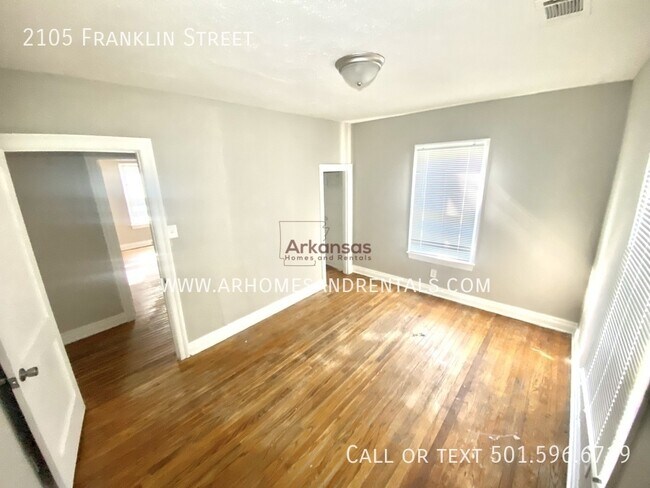 Building Photo - 2105 Franklin St