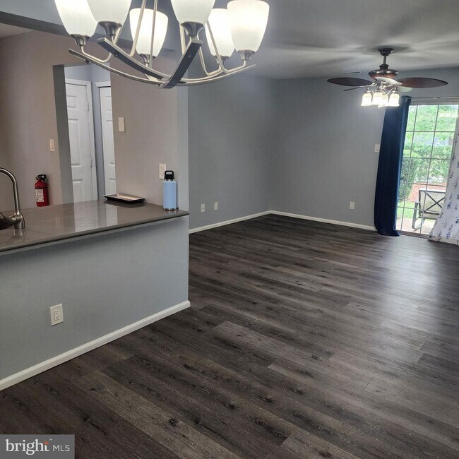 Building Photo - 703A Sedgefield Dr