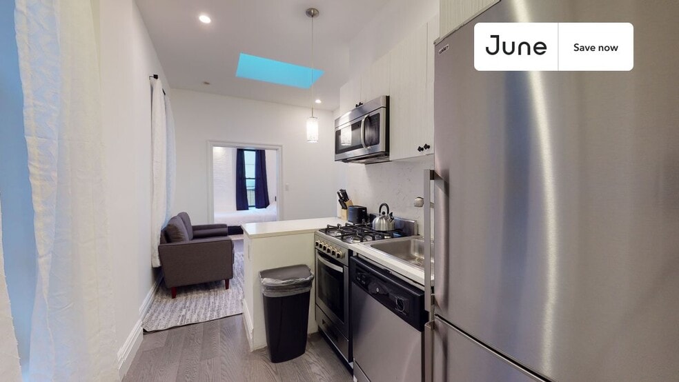 Building Photo - 824 9th Ave