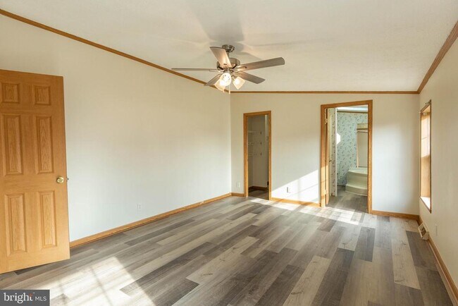 Primary Photo - 202 N Teal Rd