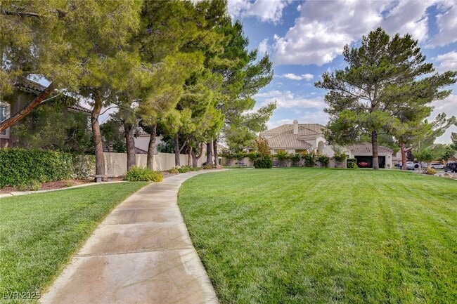 Building Photo - 9244 Pitching Wedge Dr