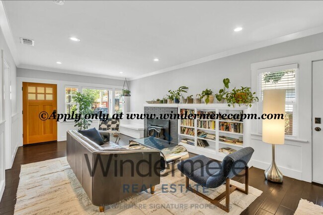 Building Photo - Timeless Modern Luxury 3 bedroom in one of...