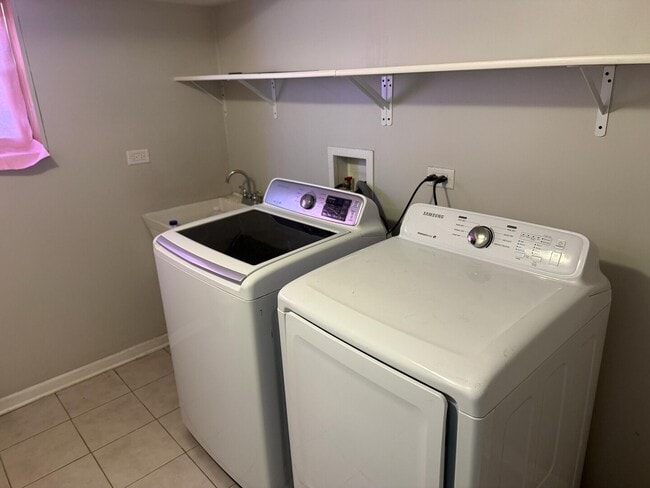 Building Photo - 982 Hastings Ln