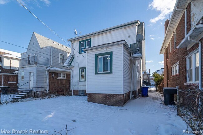 Building Photo - 3266 Collingwood St