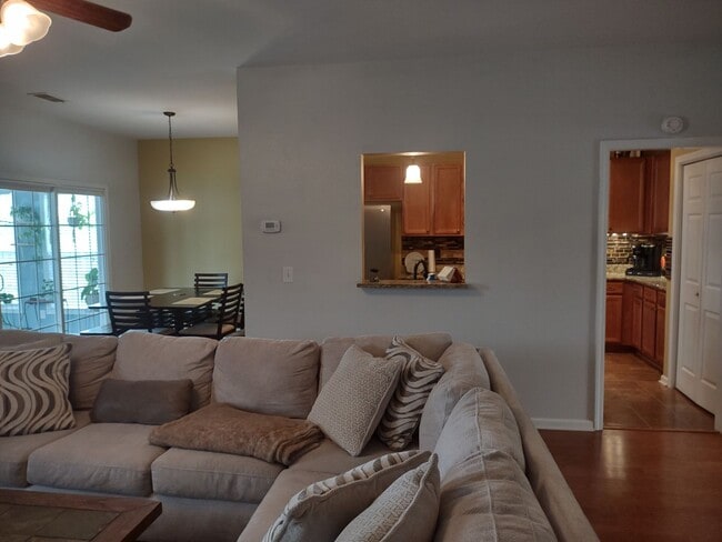 Building Photo - Outstanding FIVE Bedroom Home in Northeast Columbia!