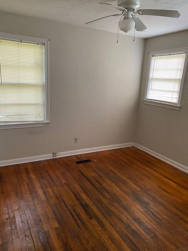 Building Photo - 1622 Sharkey St