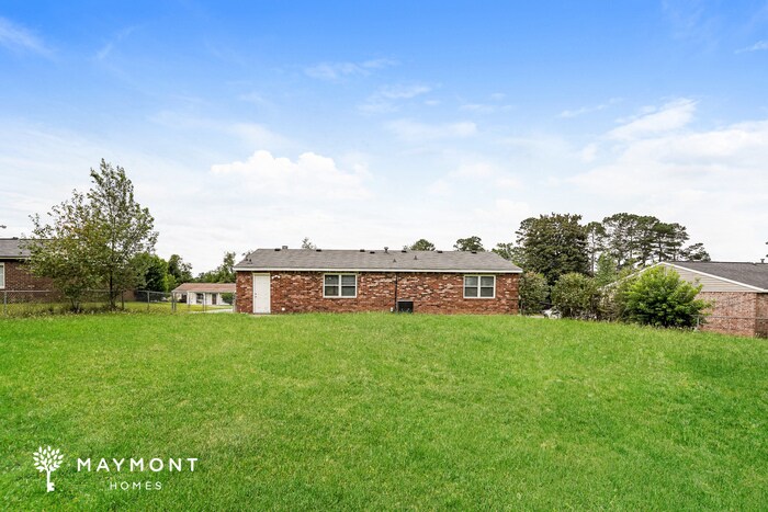 Building Photo - 2391 Richwood Dr