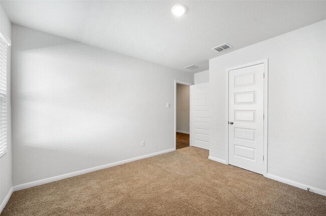 Building Photo - 1641 Lilyturf Rd