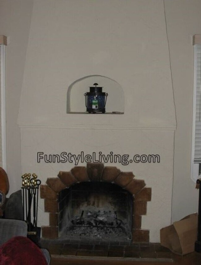 Building Photo - Charming Mediterranean Circa 1937 House