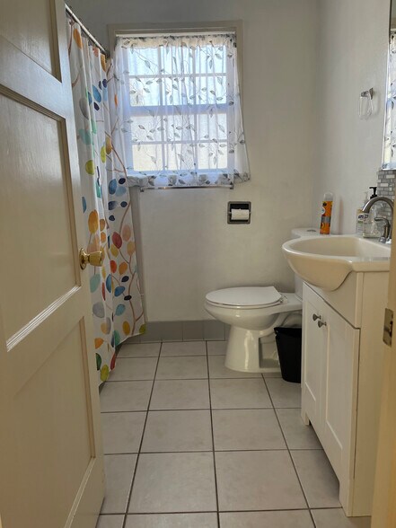 Building Photo - 330 S Virginia Ave