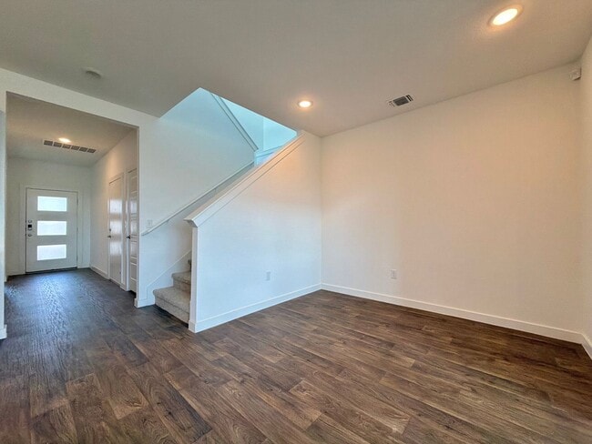 Building Photo - 2901 Louris Ln
