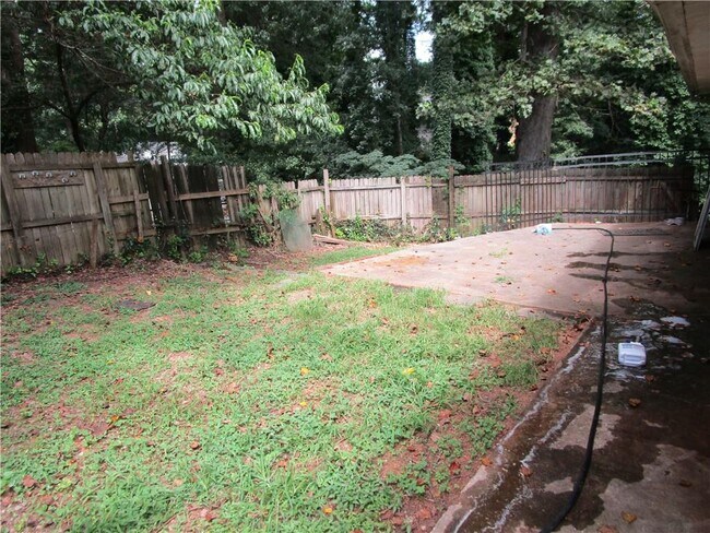 Building Photo - 1147 Enota Cir NE