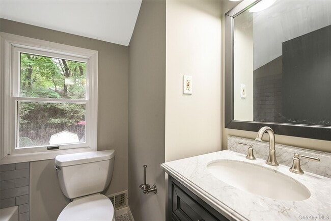 Building Photo - 12 Valley Cir