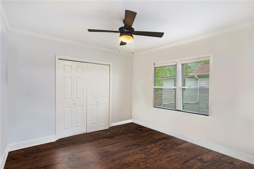Building Photo - 3378 Lavista