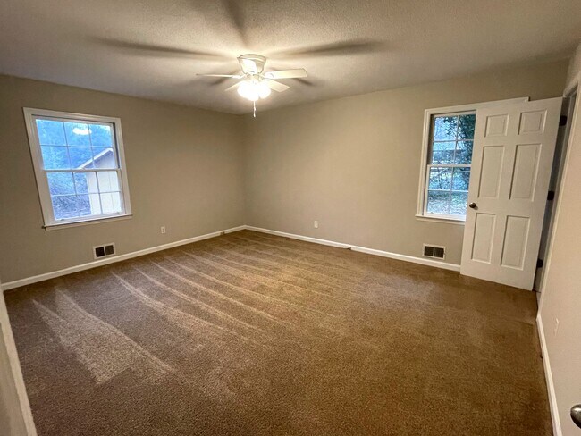 Building Photo - 3br Home East Athens For Rent