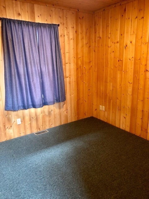 Building Photo - 3 Bedroom Plus loft, 1-3/4 Bathrooms Home in Brainerd, MN on Lake Hartley