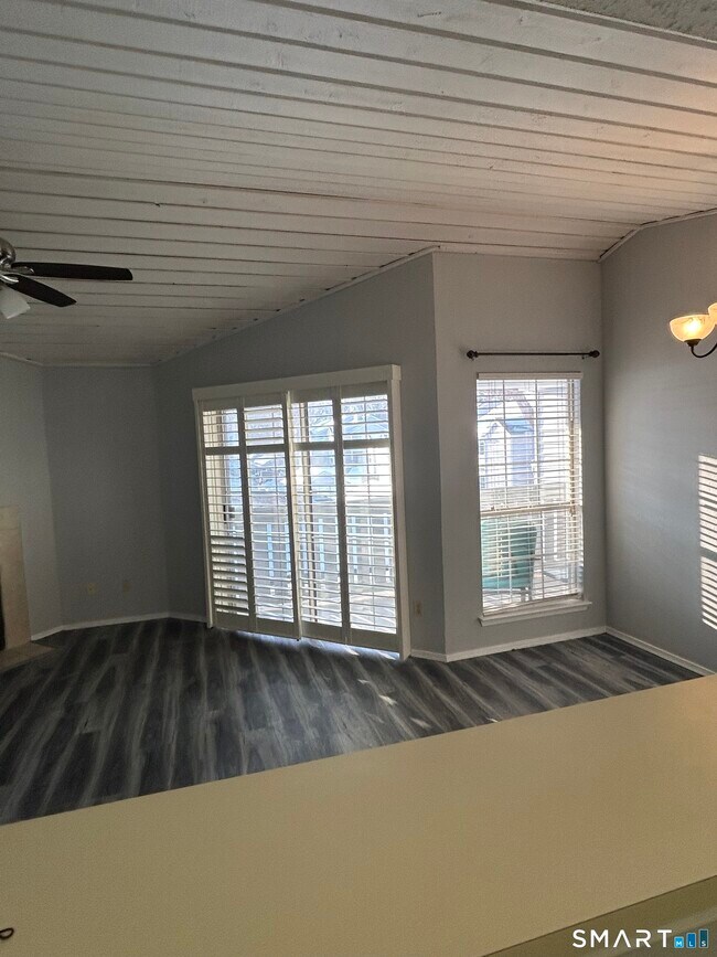 Building Photo - 82 Crown Knoll Ct