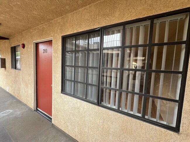 Building Photo - 1517 Rock Glen Ave