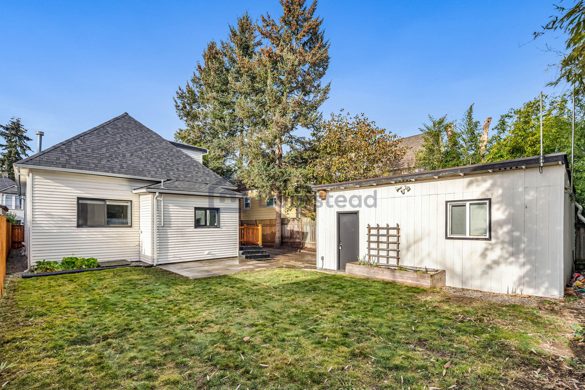 Building Photo - 924 24th Ave S