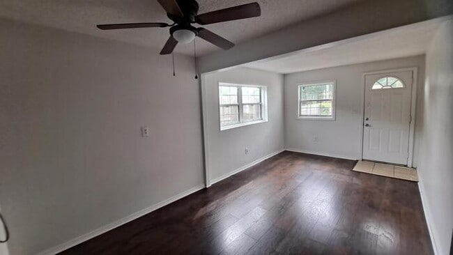 Building Photo - 8505 Lyn Ave