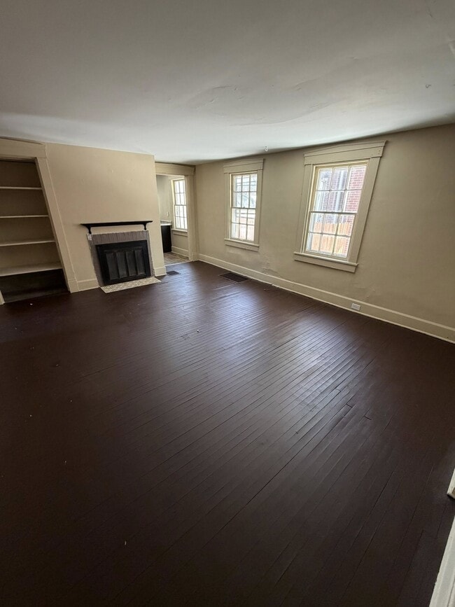 Building Photo - 1003 1/2 Sunset Ave