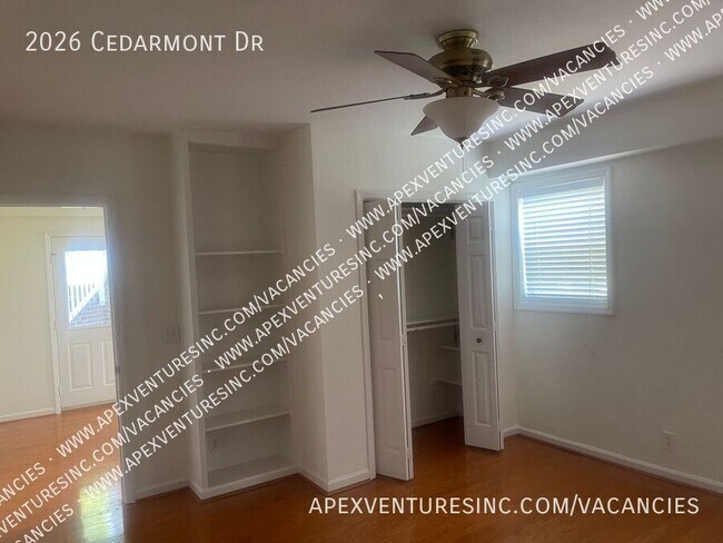 Building Photo - 2026 Cedarmont Dr