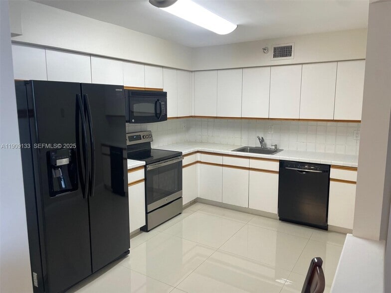 Building Photo - 3530 Mystic Pointe Dr