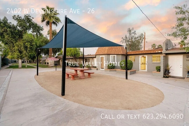 Building Photo - 2402 W Devonshire Ave