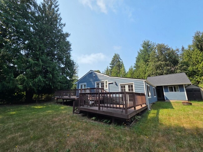 Building Photo - 1290 NE Fairgrounds Rd