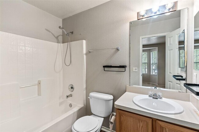Building Photo - 16802 Pine Castle Dr