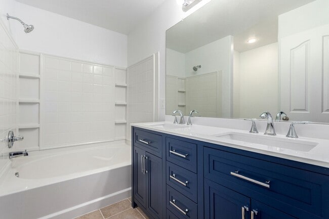 Building Photo - 3 Bedroom in Hunter Ridge